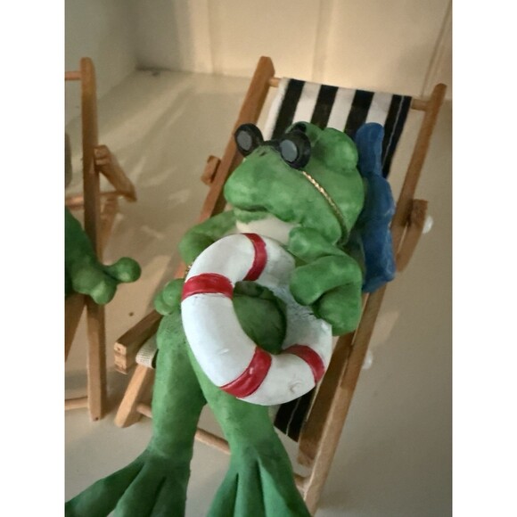 Frog Couple Lounging In Beach Chairs Anthropomorphic Summer Male Female Comical - Picture 3 of 5